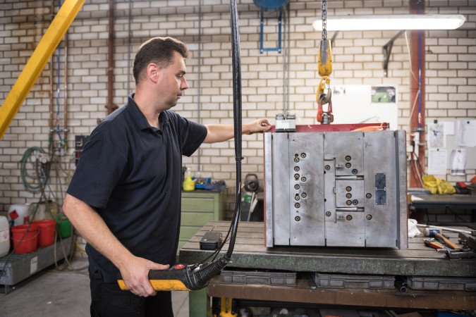 matrijs laten maken machine