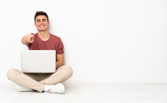 student stage of afstuderen scholier shutterstock_1640272585 kleiner